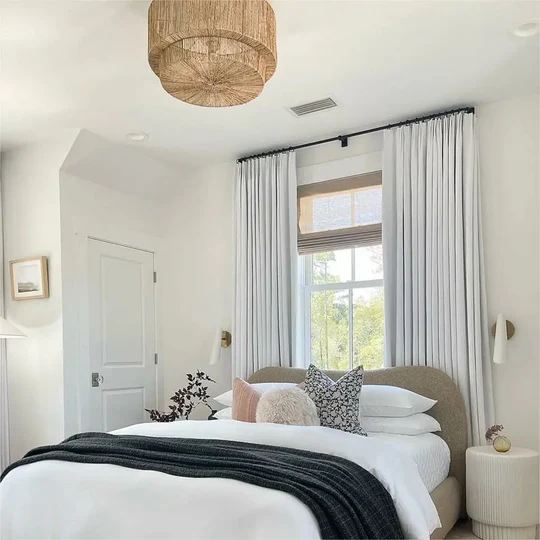 TWOPAGES Review: Elegant floor-to-ceiling white curtains in a modern bedroom, creating a cozy and stylish ambiance with soft natural lighting.